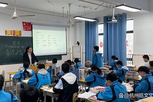 邹阳身穿学士服：清华大学校庆日 很庆幸这次在学校 非常开心